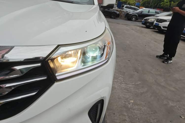 Used GAC Trumpchi GS4 2018 235T Automatic Two-Wheel Drive Luxury Smart Connectivity Version Left Front Headlight