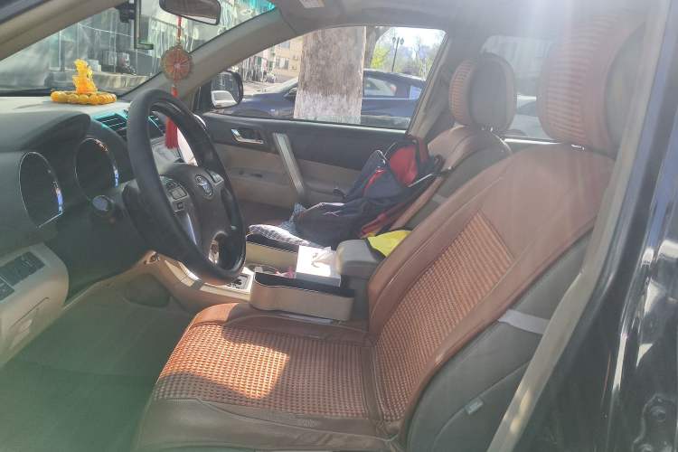 Used Toyota Highlander 2012 2.7L Two-Wheel Drive 7-Seater Luxury Edition Left Front Seat