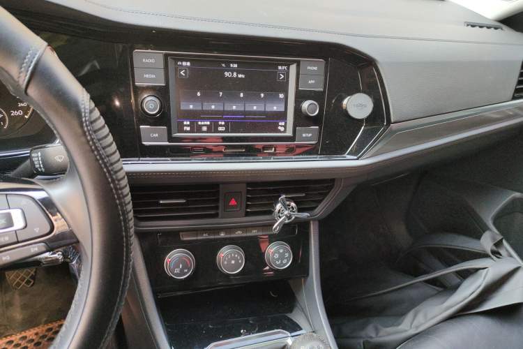 Used Volkswagen Sagitar 2019 200TSI Manual Comfort Version China VI Standard Audio And AC Panel