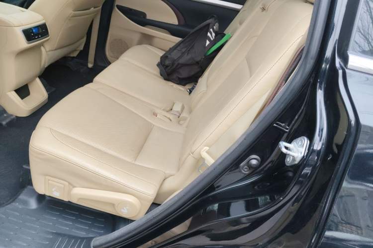 Used Toyota Highlander 2017 2.0T Four-Wheel Drive Luxury Edition 7 Seats Left Rear Seat