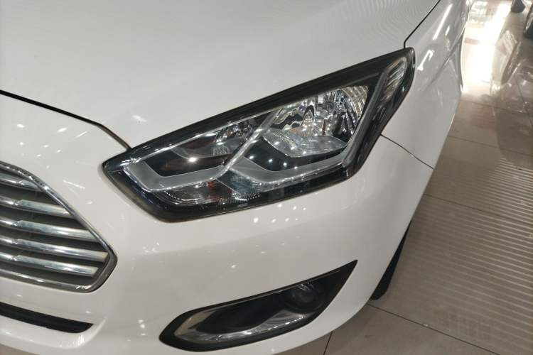 Used Ford Escort 2017 Happiness Edition 1.5L Automatic Fashion Version Left Front Headlight