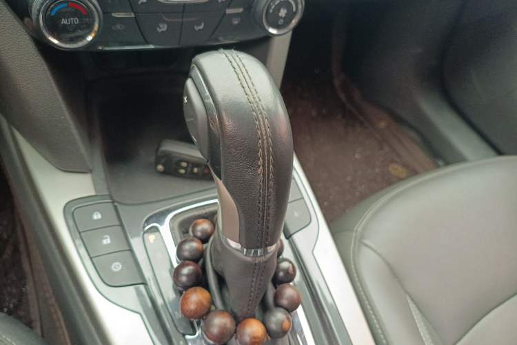 Used Chevrolet Malibu 2017 1.5T Automatic Luxury Edition Gear Lever