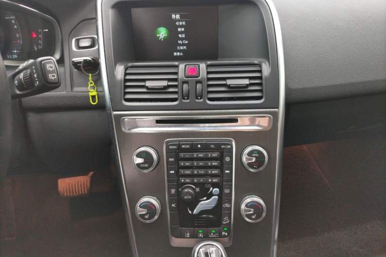 Used Volvo XC60 2015 T5 AWD Zhiyuan Edition Audio And AC Panel
