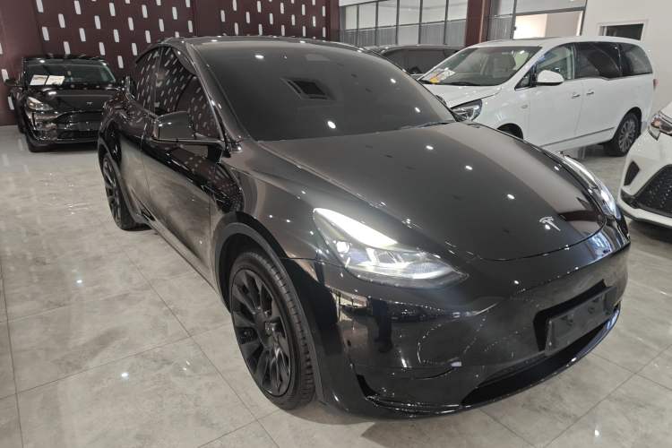 Used Tesla Model Y 2023 Rear-Wheel-Drive Version Front Right 45 Deg