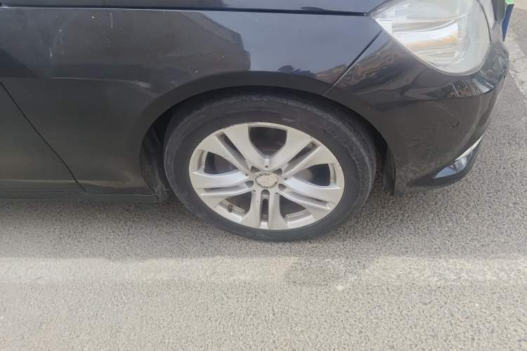 Used Mercedes-Benz E-Class 2010 E 300 L Fashion Model