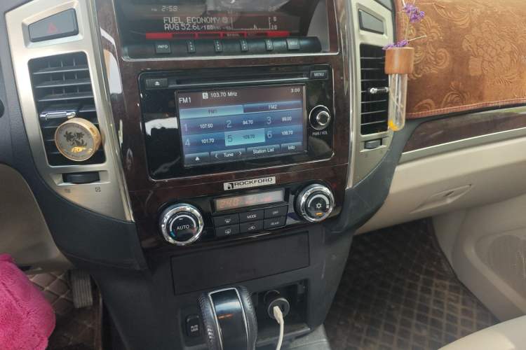 Used Mitsubishi Pajero  Audio And AC Panel