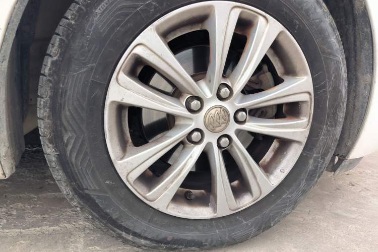 Used Buick GT 2017 15N Automatic Entry-Level Trim Right Front Wheel Hub