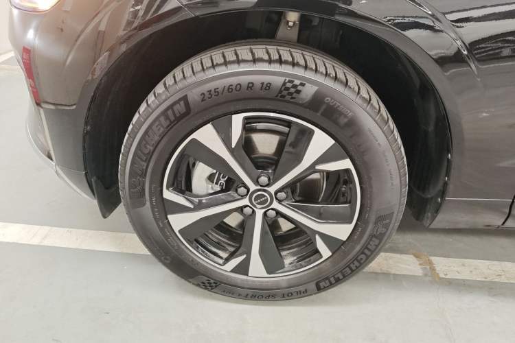 Used Volvo XC60 2026 B5 4x4 Smart Luxury Edition Exterior 4