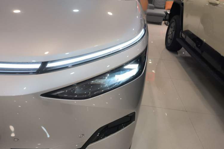 Used XPeng X9 2024 702 Ultra-Long Range Max
