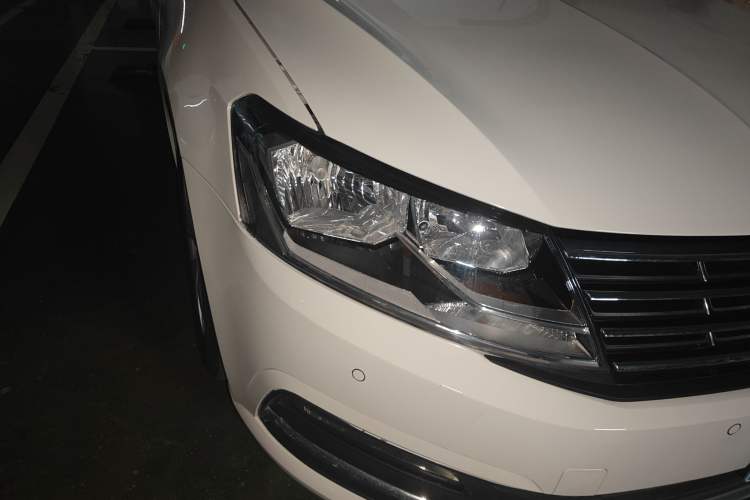 Used Volkswagen Lavida 2017 1.6L Automatic Comfort Edition Right Front Headlight