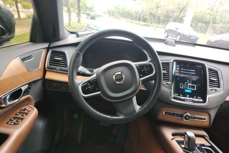 Used Volvo XC90 2021 B5 SmartDrive Luxury Edition 7 Seats Steering Wheel