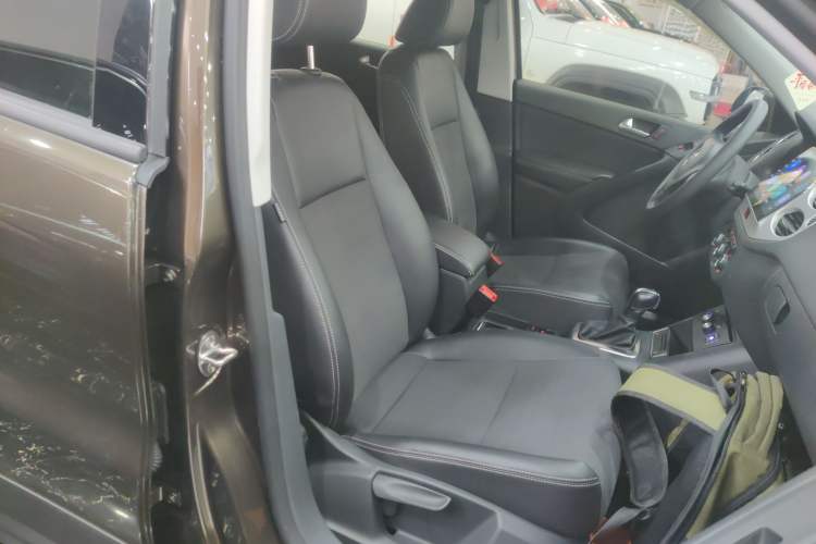 Used Volkswagen Tiguan L 2017 300TSI Automatic Two-Wheel Drive Silk Road Luxury Edition
