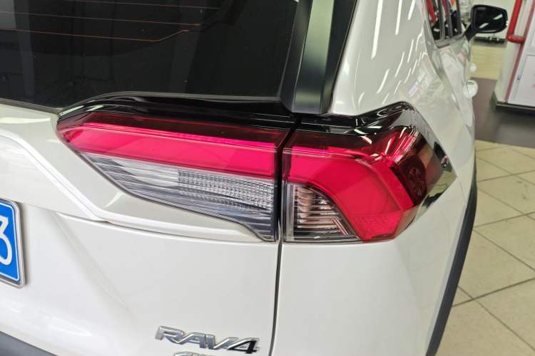 Used Toyota RAV4 2022 2.0L CVT 4x4 Style Plus Edition