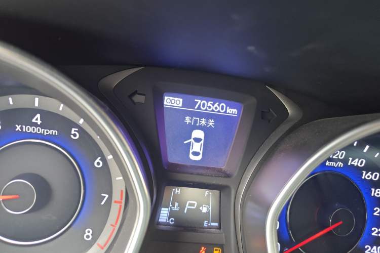 Used Hyundai Elantra (5th Generation / Langdong) 2016 1.6L Automatic Prestige Model Odometer Close Up