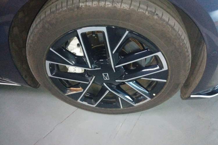 Used Avatr 06 2025 Ultra Pure Electric Edition Right Front Wheel Hub