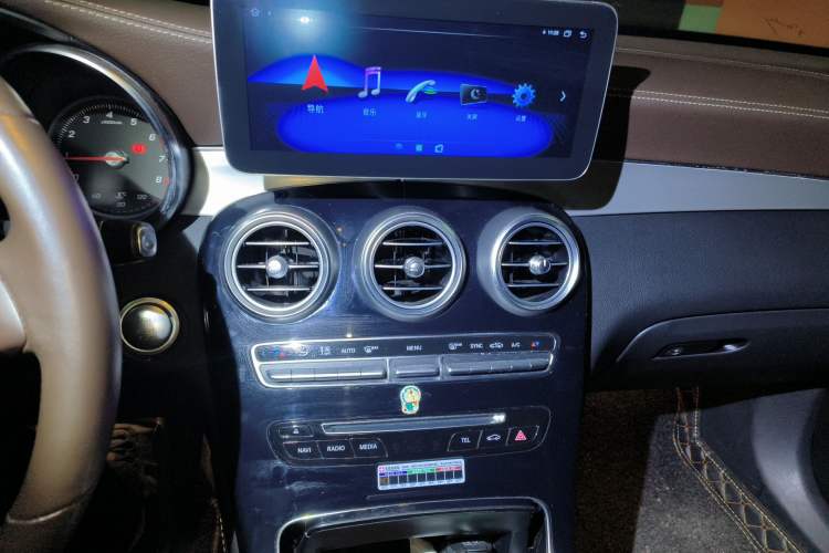 Used Mercedes-Benz GLC Coupe 2019 Facelift GLC 200 4MATIC Coupe SUV Audio And AC Panel