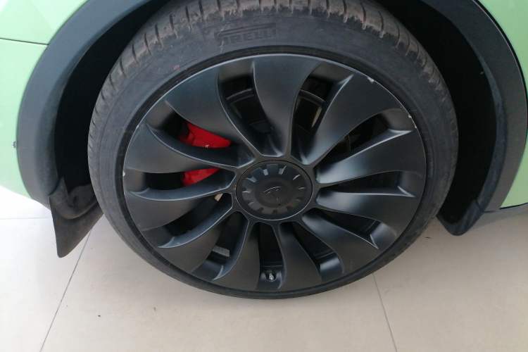 Used Tesla Model Y 2021 Performance High-Performance All-Wheel-Drive Version Right Rear Wheel Hub