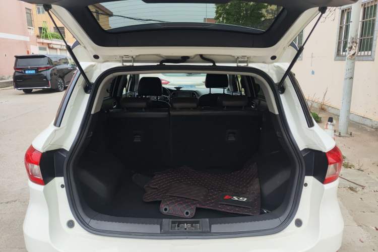 Used GAC Trumpchi GS4 2017 235T Manual Two-Wheel Drive Luxury Edition Trunk