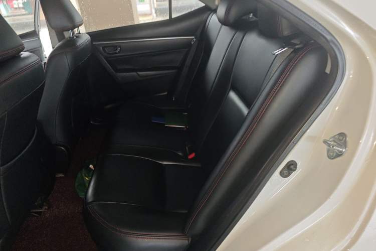 Used Toyota Levin 2017 Revised Dual-Engine 1.8H GS E-CVT Elite Edition China V Standard Left Rear Seat