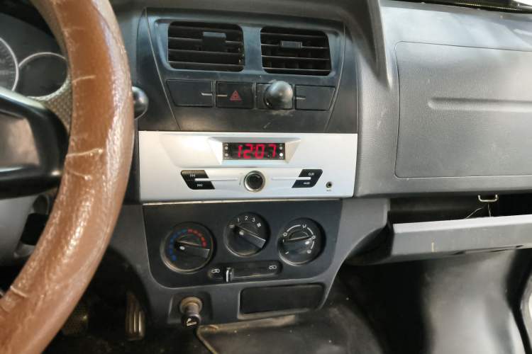 Used Dongfeng Xiaokang K07S 2016 1.2L Practical Version DK12-10 Audio And AC Panel