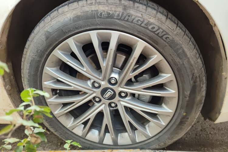 Used Bestune B70 2023 3rd Generation 1.5T Automatic Enjoyment Version 70th Anniversary Edition Right Front Wheel Hub