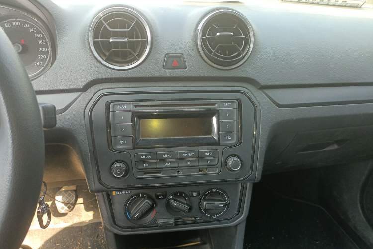 Used Volkswagen Jetta 2017 1.4L Manual Fashion Edition
