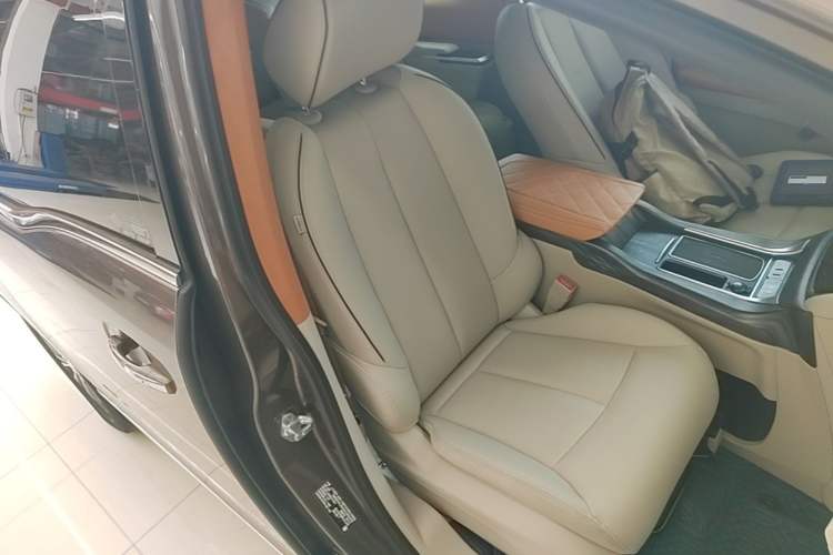 Used Buick GL8 2021 Land Cruiser Executive Class 652T Luxury Model
