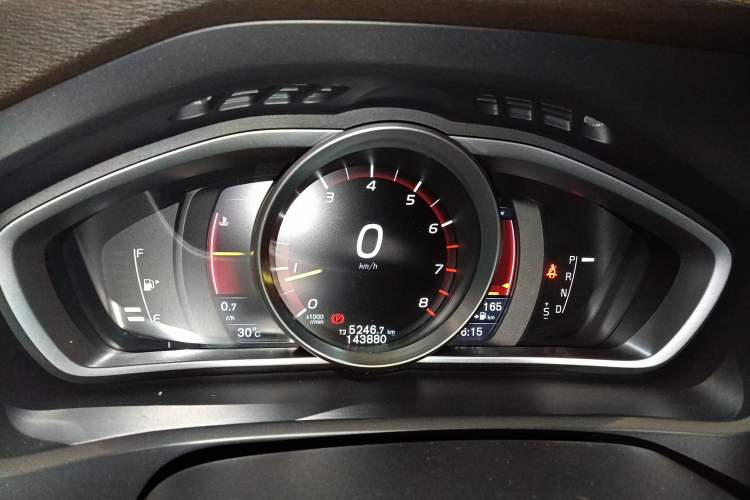 Used Volvo V40 2015 1.6T Zhiyi Edition Instrument Cluster