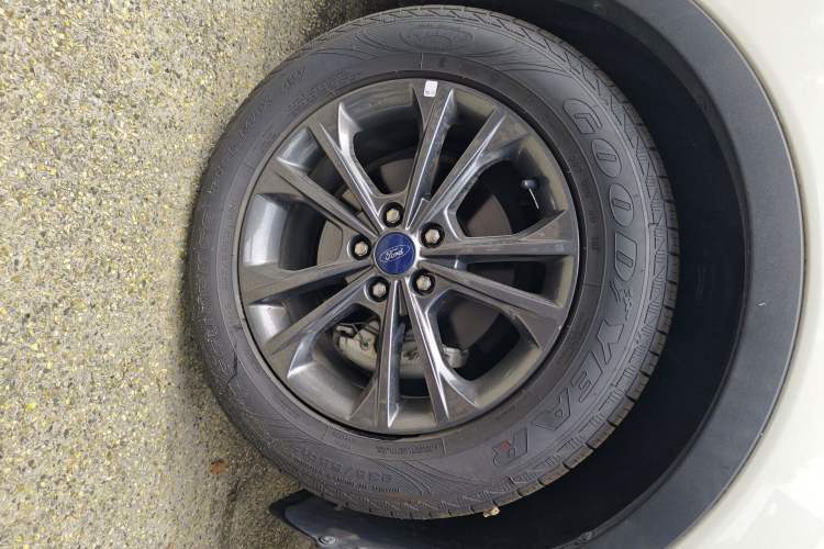 Used Ford Kuga 2019 EcoBoost 180 Two-Wheel-Drive Platinum Edition China V Standard Right Front Wheel Hub