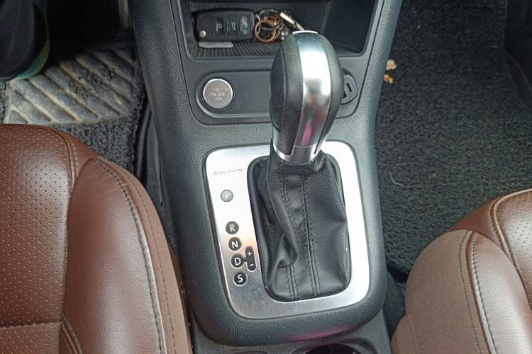 Used Volkswagen Tiguan 2015 2.0 TSI Automatic All-Wheel Drive Luxury Edition Gear Lever