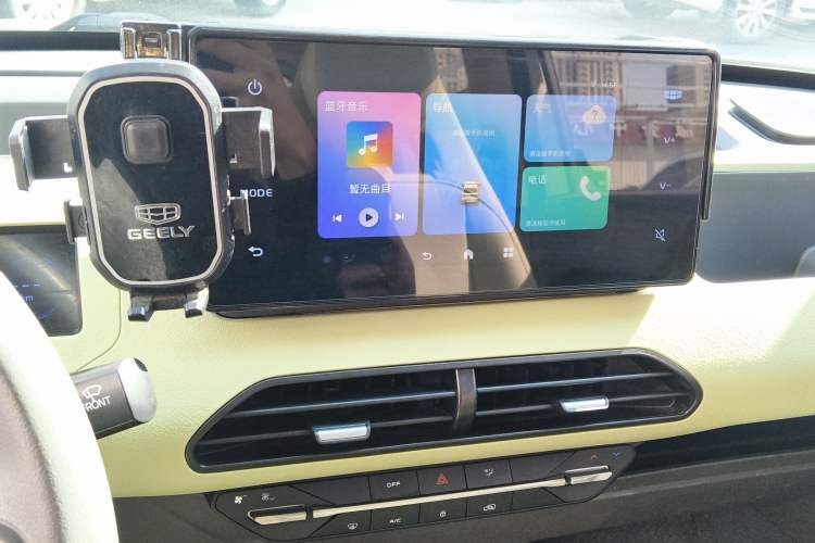 Used Geely Galaxy Panda 2023 Panda Mini 200km Endurance Bear Audio And AC Panel