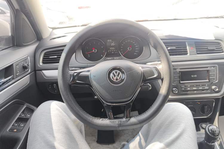 Used Volkswagen Gran Lavida 2015 1.6L Manual Comfort Edition
