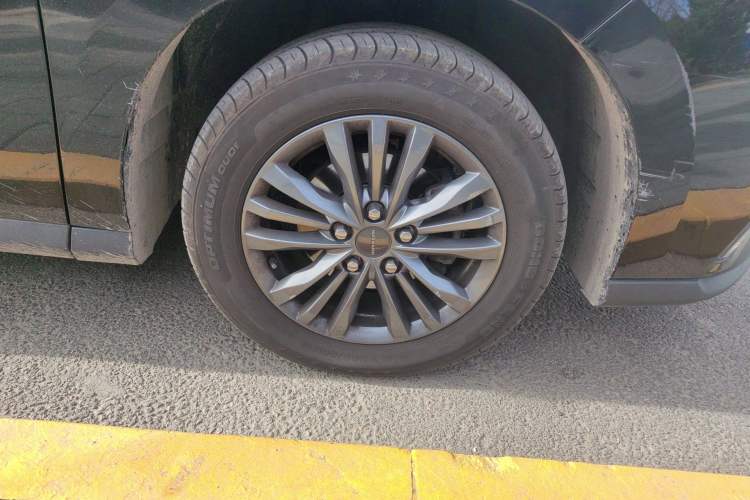 Used SAIC MAXUS G50 2020 1.5T Automatic Elite Edition Right Front Wheel Hub