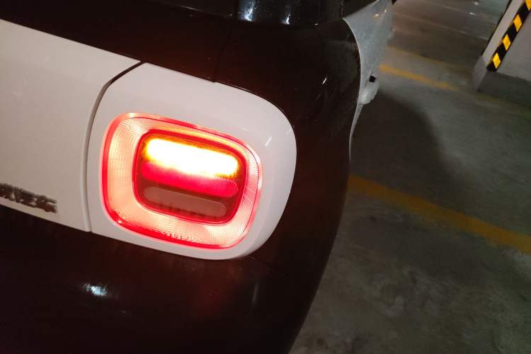 Used ORA Black Cat 2022 351 km Comfort Version Lithium Iron Phosphate Exterior 3