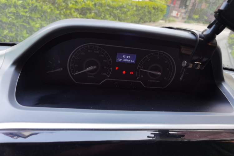 Used SAIC MAXUS Xintu V80 2018 2.5T 6-Speed Manual Aotuntong Short-Wheelbase Mid-Roof 4-Seater Instrument Cluster