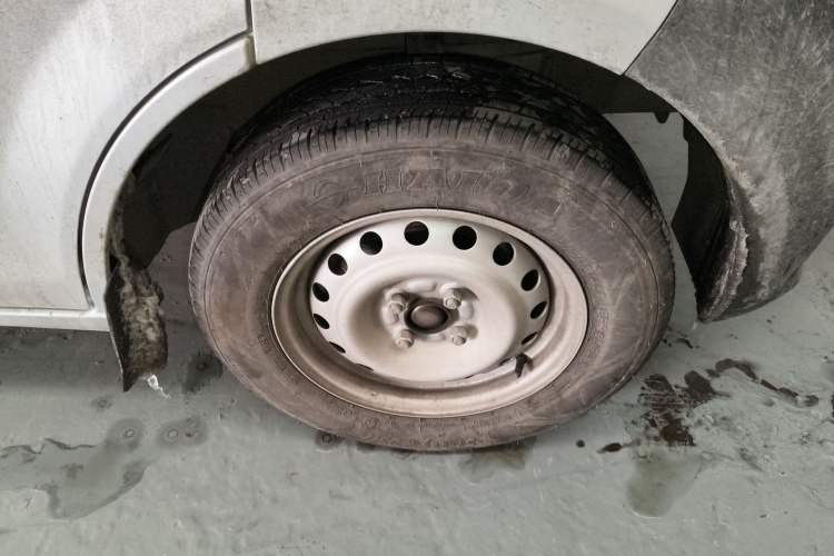 Used CHANGAN KUAYUE Xing V3 2023 1.5L Gasoline Comfort Edition 5-Seat Passenger Vehicle Right Front Wheel Hub