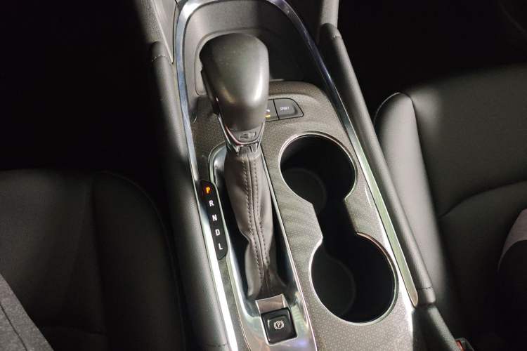 Used Chevrolet Malibu XL 2022 535T Automatic Sport Edition Gear Lever