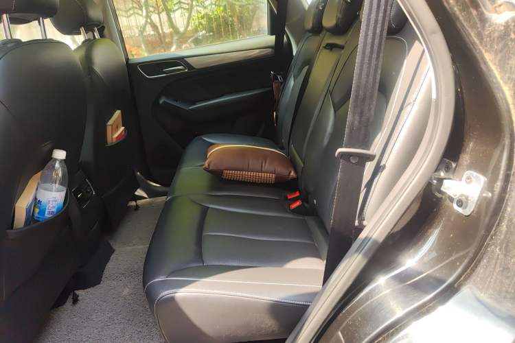 Used Roewe RX5 2016 20T Two-Wheel Drive Automatic Internet Smart Edition
