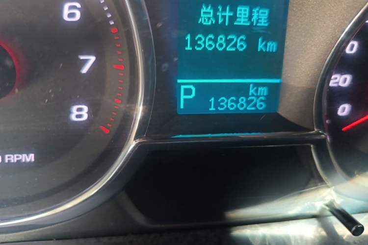 Used Chevrolet Captiva 2015 2.4L 4x4 Flagship Edition 7-Seater Odometer Close Up