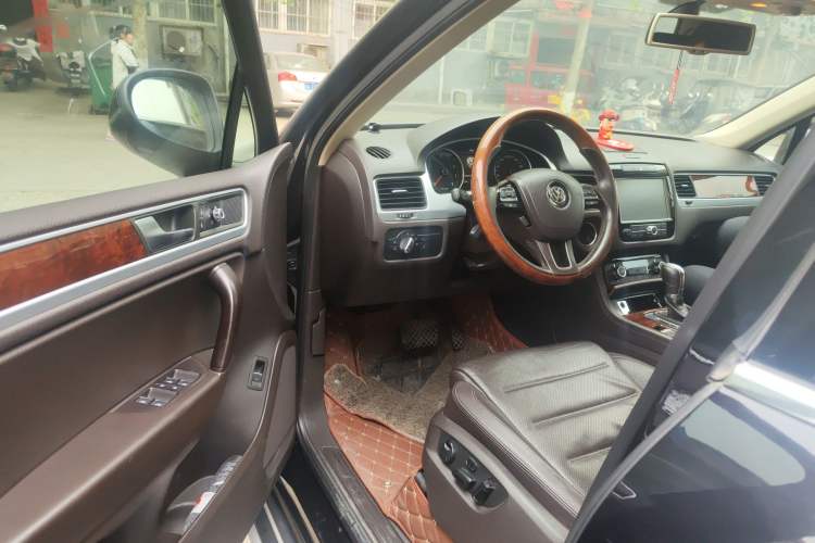 Used Volkswagen Touareg 2011 3.0 TSI Comfort Version Driver Seat