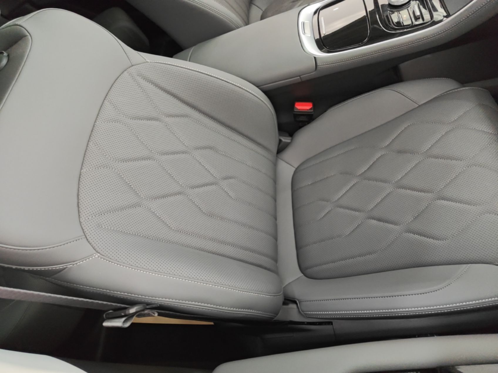 Geely Galaxy A7 2025 Model EM-i 150km Exploration+ Edition — снимка 19