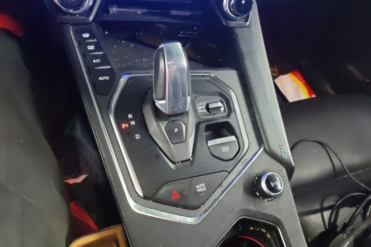 Used Lynk & Co 05 2020 2.0TD Two-Wheel Drive Shine Halo Gear Lever