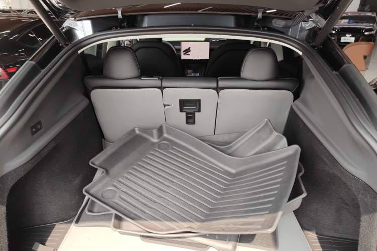 Used Tesla Model Y 2025 Rear-Wheel-Drive Version
