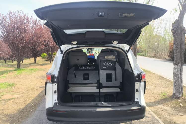 Used Toyota SIENNA 2023 2.5L Hybrid Comfort Edition
