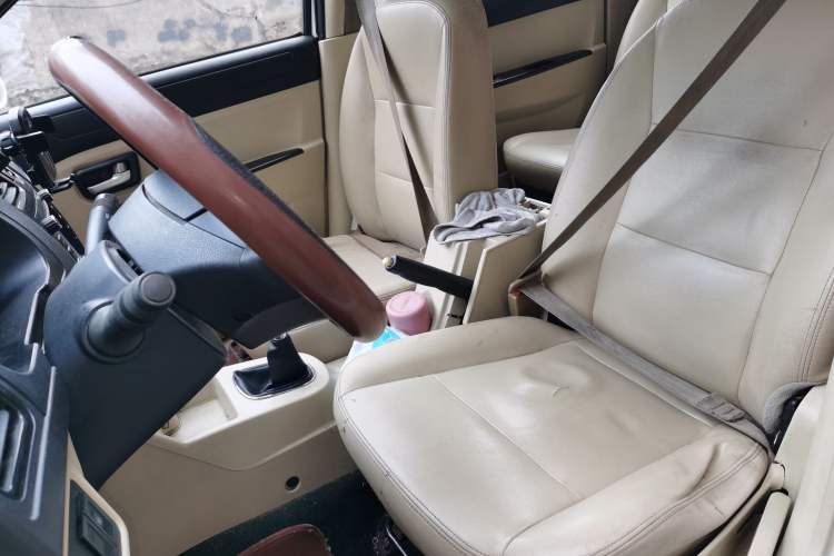 Used Dongfeng Fengon 370 2016 1.5L Manual Elite Home Edition 7-Seater
