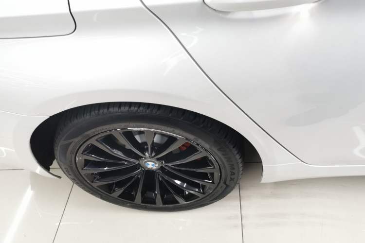 Used BMW 5 Series New Energy 2020 530Le Luxury Package Right Rear Wheel Hub