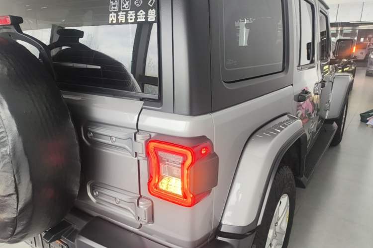 Used Jeep Wrangler 2019 2.0T Sahara Four-Door Version China VI Emission Standard

