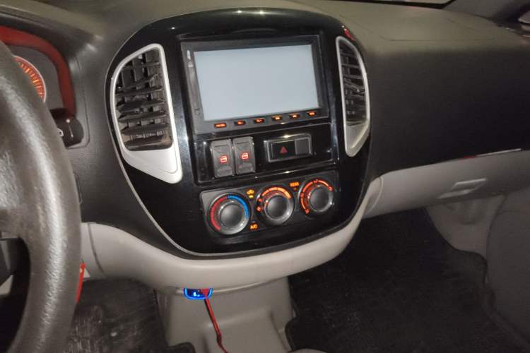 Used FORTHING Lingzhi 2016 M3 1.6L 7-Seater Luxury Model China V Standard
