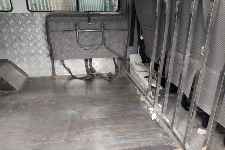 Used Iveco Daily 2021 2.5T A35 M1 Passenger Van 5-9 Seater Short Wheelbase Mid-Roof Design Dual Tires Manual Doors Left Rear Seat