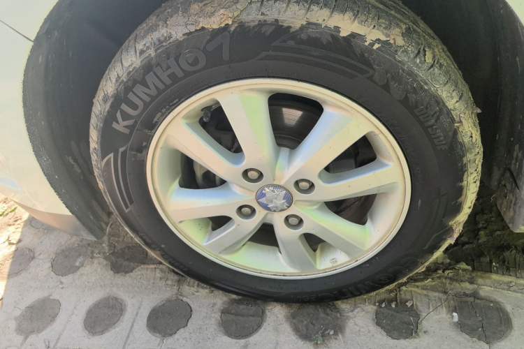 Used Venucia R50 2015 1.6L Manual Fashion Edition